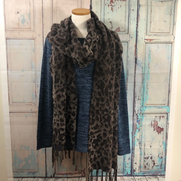 ➝ 2/$12 - Suzanne Bettley Scarf - Picture 3 of 6